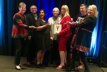 Laurie Dawkins receives Master Communicator Award